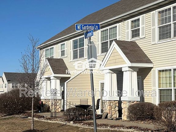 2nd image of 3911 NE Gardenia Ln