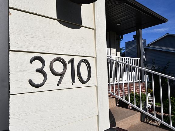 3rd image of 3908-3910 Fairacres Rd