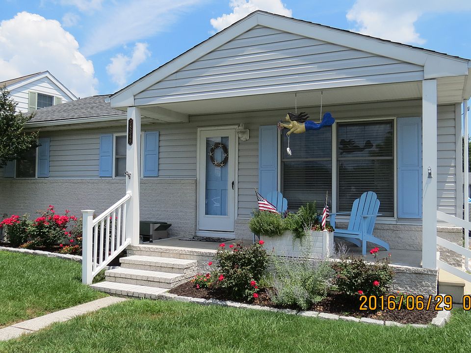 1st image of 38349 Maple Ln