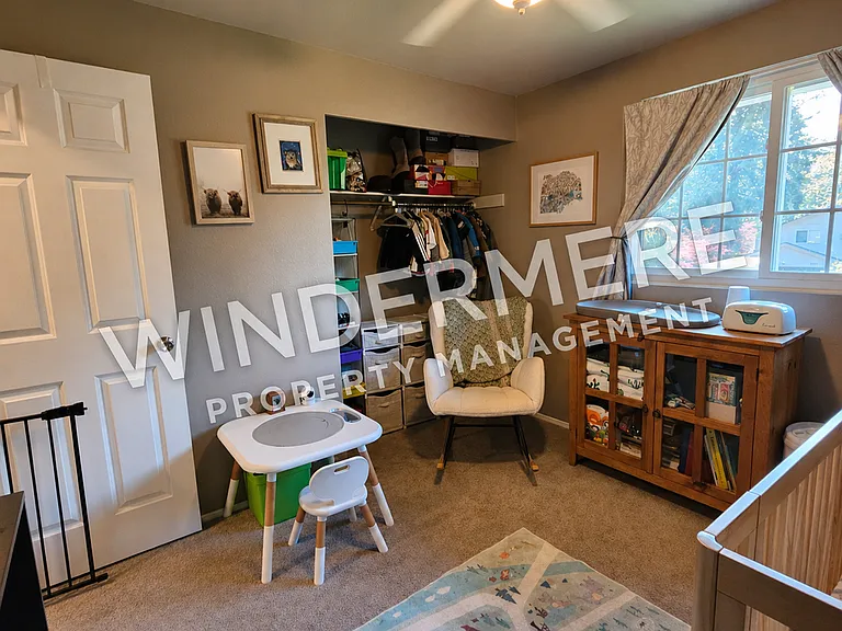 585 NW Fairwood Way — Photo 10