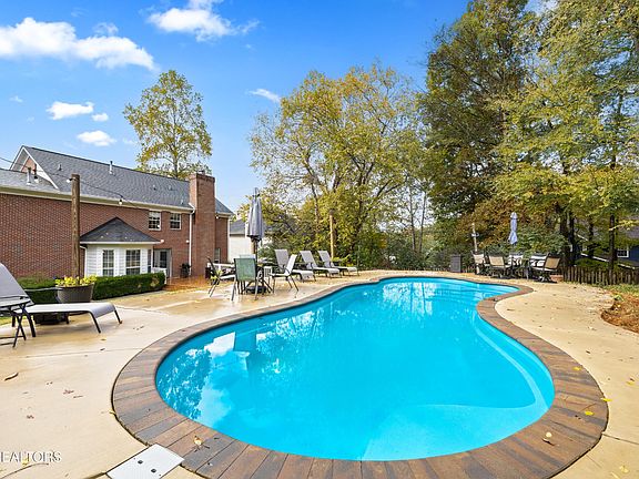 2nd image of 1608 Dunwoody Blvd