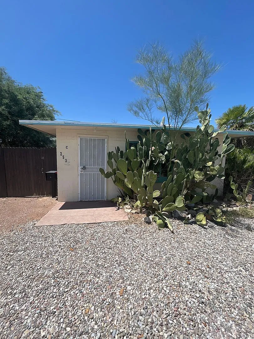 1 bed, 1.0 bath, 650 sqft, $799 — Photo 1