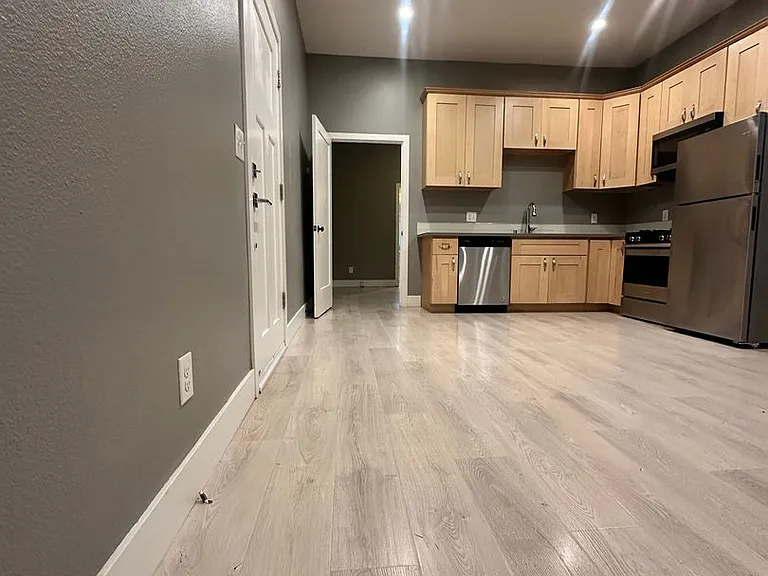 1131 Warren St & 1524 Willow - 1534 Willow #D — Photo 3