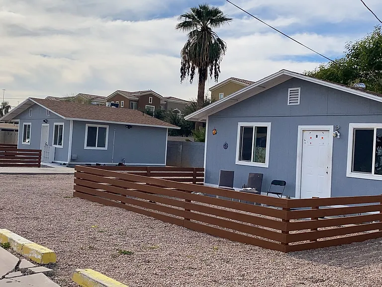 2425 W Turney Ave — Photo 3