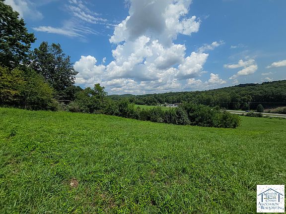 3rd image of Gillys Mountain Ln