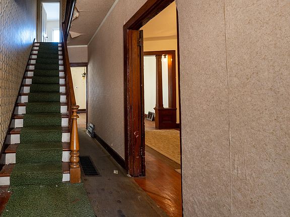 3rd image of 327 Franklin St