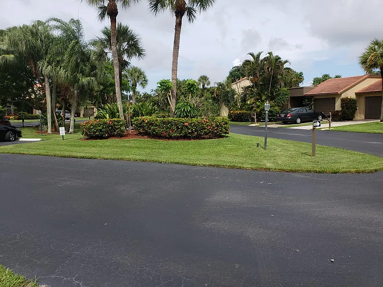 11115 Oakdale Rd — Photo 3