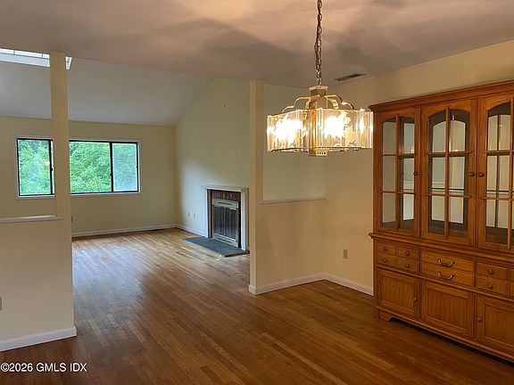 4th image of 21 Windsor Ln