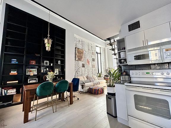 3rd image of 176 W 86th St APT 5A