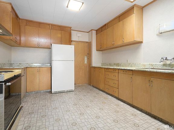 5th image of 1036 Munich St