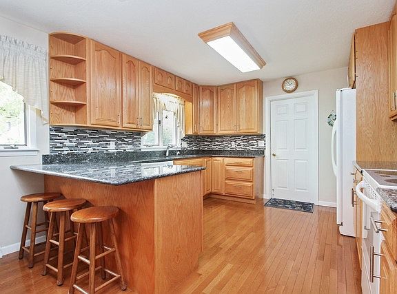 3rd image of 411 N Boughton St
