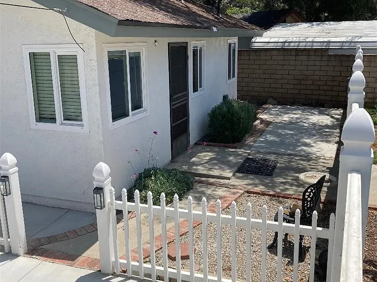 947 E Cypress Ave — Photo 1