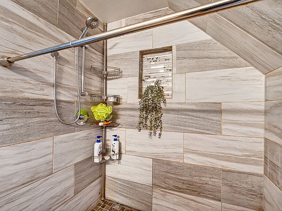 24th image of 148 E Sheridan Ave