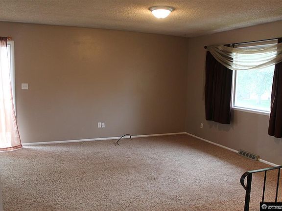 2nd image of 1008 Eastview Dr