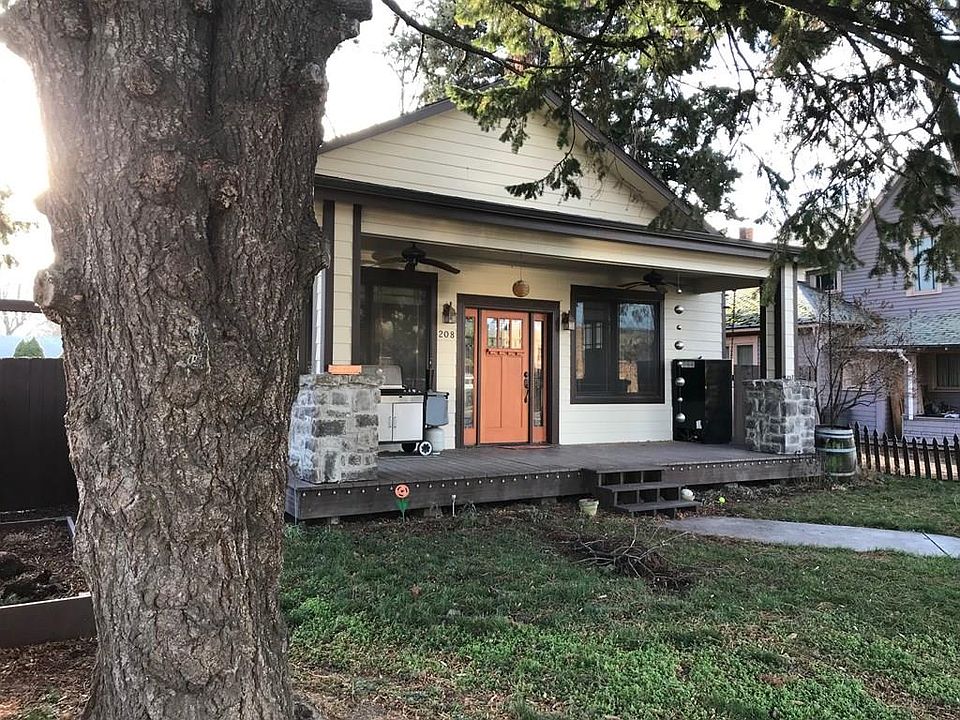 1st image of 208 E Clay St