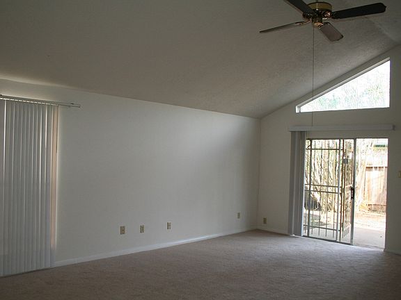 4th image of 11726 Plumbrook Dr