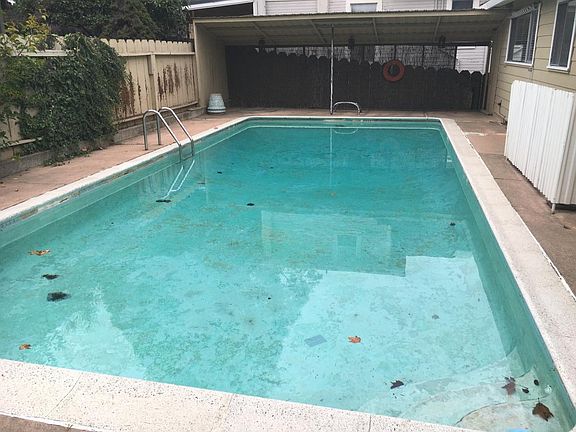 5th image of 1025 Country Club Dr
