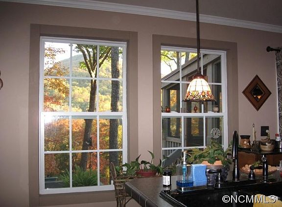 5th image of 256 Goodview Dr