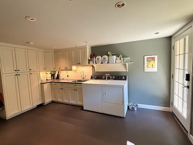 Mud room, pantry and laundry