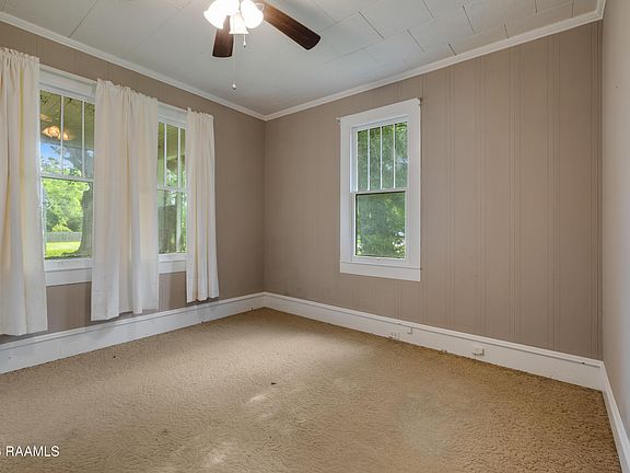 4th image of 305 Hanson St