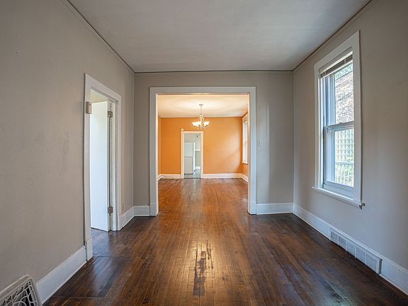 5th image of 2348 S Kinnickinnic Ave