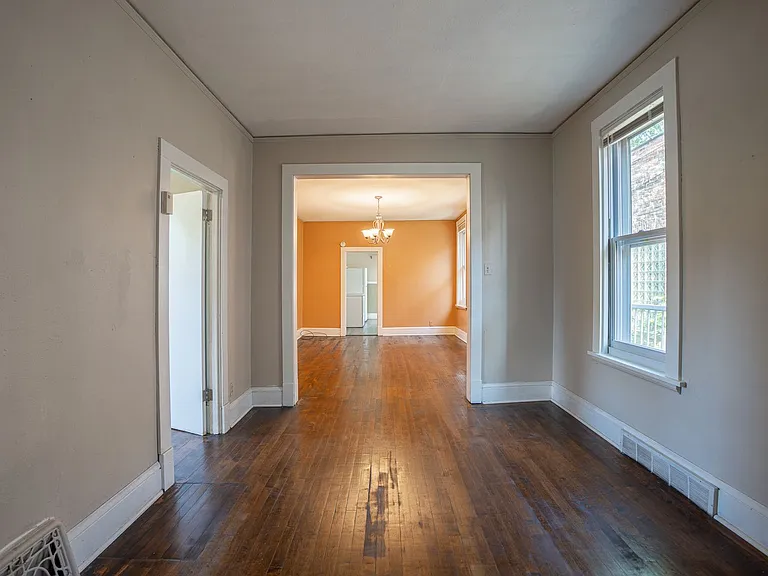 2348 S Kinnickinnic Ave — Photo 5