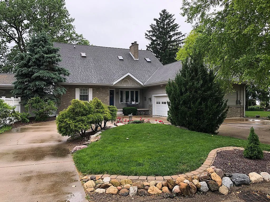 1193 Sunset Dr photo 1