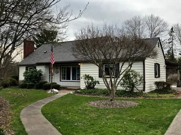 3872 Brookside Dr, Barberton, OH 44203