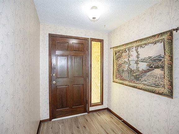 5th image of 203 Fleetwood Circle