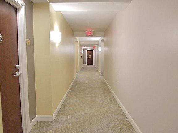 5th image of 1020 N Highland St Unit 306