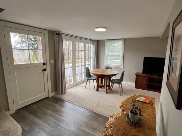 (undisclosed Address), Hood River, OR 97031