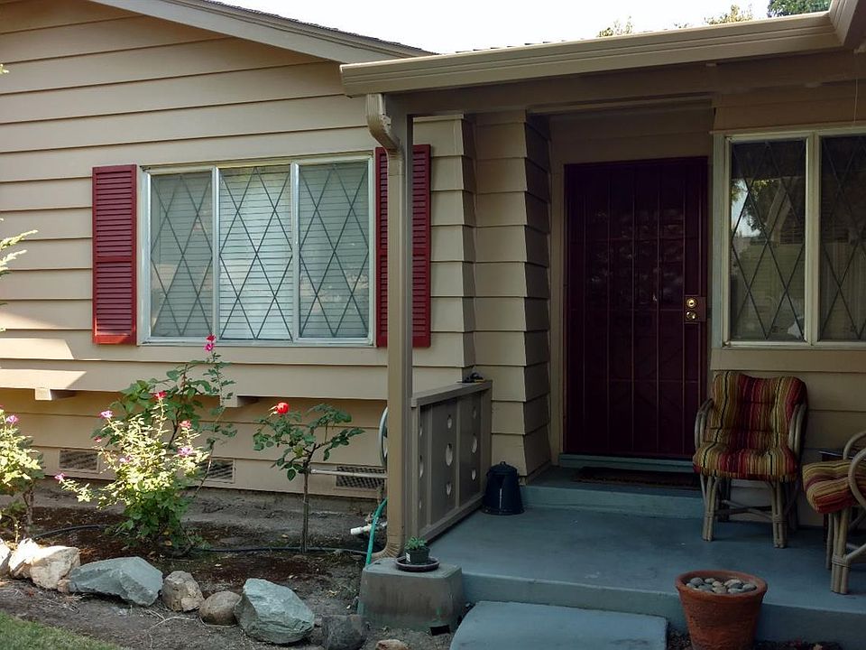 1st image of 338 E Yorkshire Dr