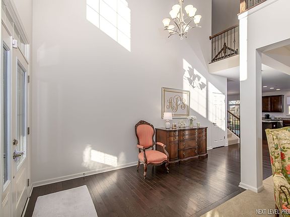 3rd image of 1701 Pondview Dr