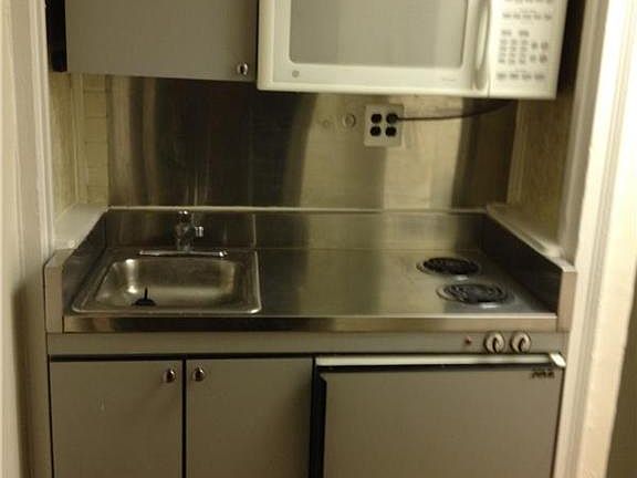 5th image of 304 E 41st St APT 608A