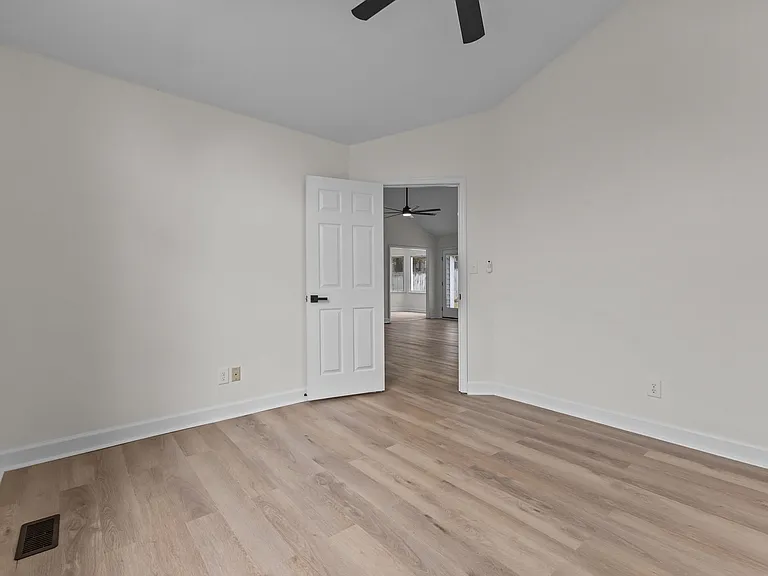 1821 Swann St — Photo 15