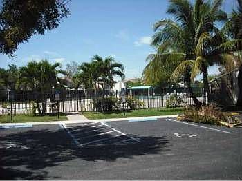 4th image of 634 Woodgate Cir