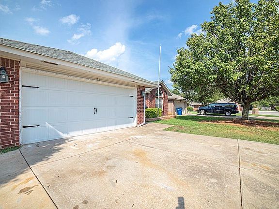 3rd image of 113 Parkcrest Ct