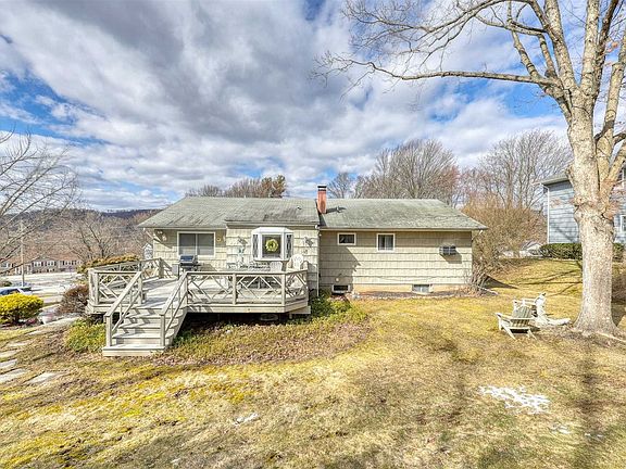 3rd image of 3662 Edgehill Rd