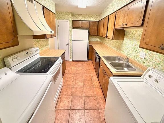 3rd image of 5676 Quince Rd APT 12