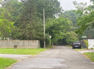 26 Raynor Rd, Ridge, NY 11961