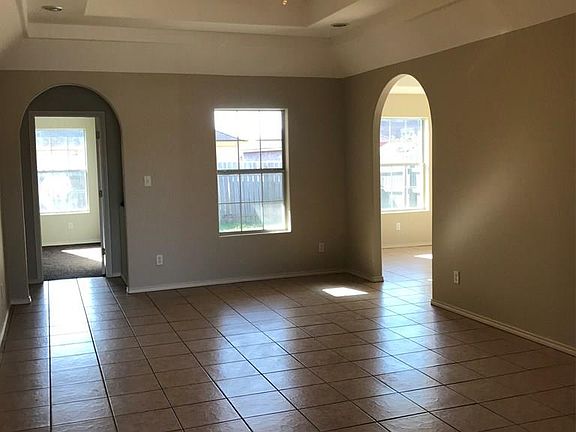 3rd image of 2423 Munich St