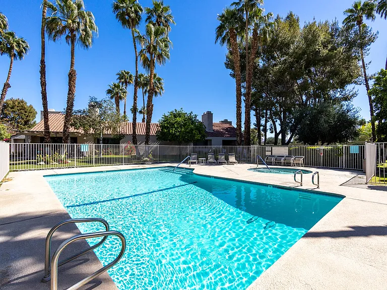 303 Forest Hills Dr — Photo 69