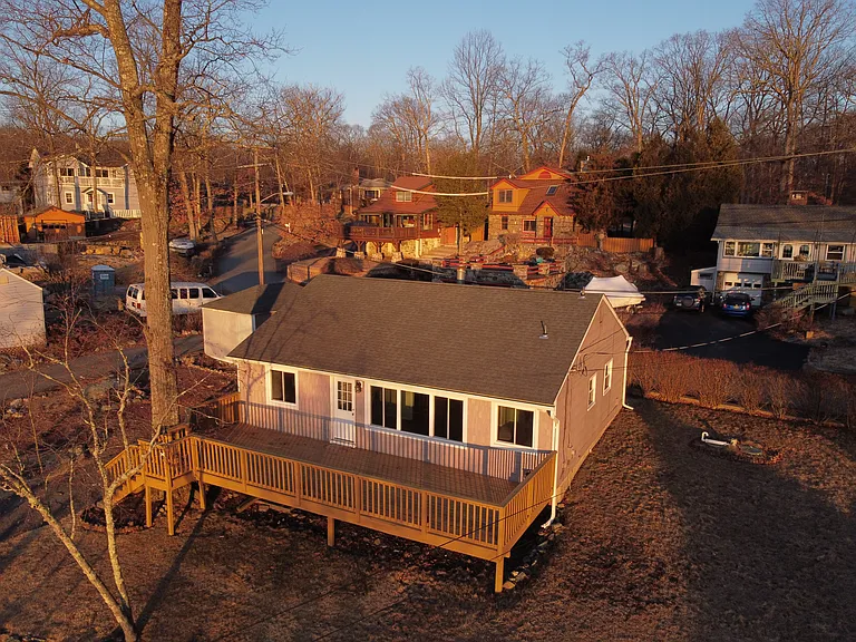 333 Squaw Trl — Photo 2