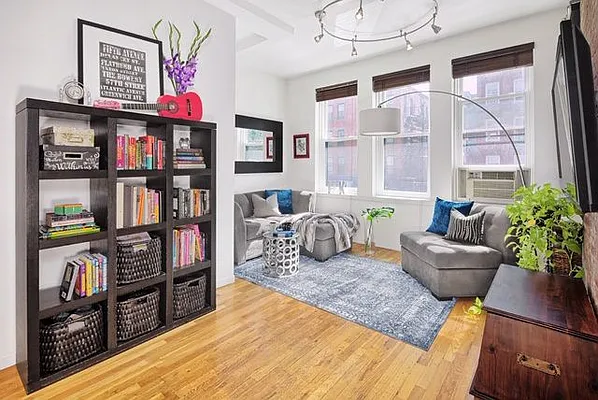 Sold by Keller Williams City Life Realty | media 15