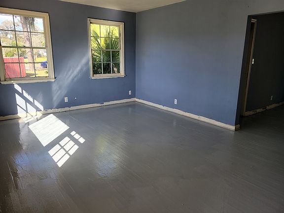 2nd image of 7223 N Pearl St