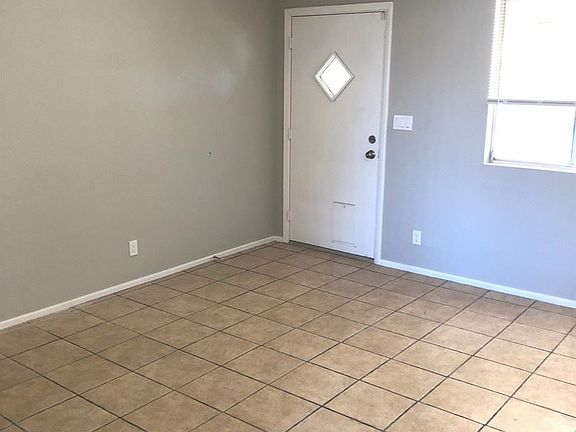 3rd image of 1457 E Dana Ave