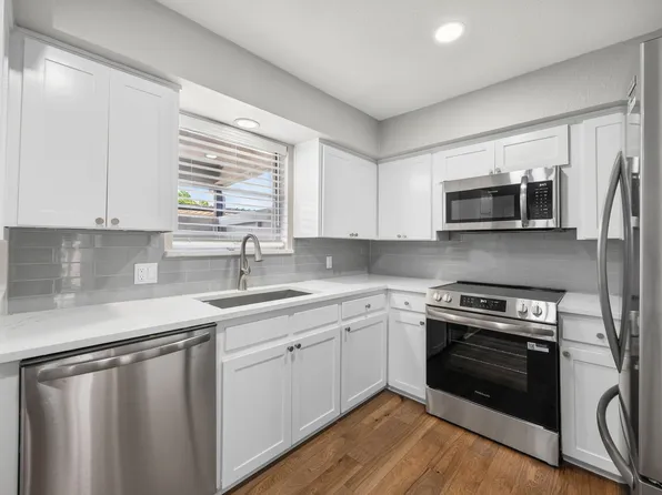 6035 Sandhurst Ln APT B, Dallas, TX 75206