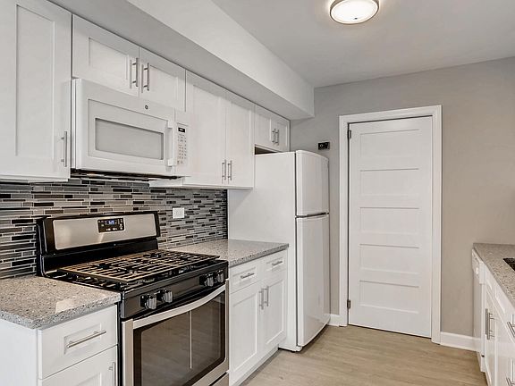 5th image of 1350 Kingsbury Dr Unit 3