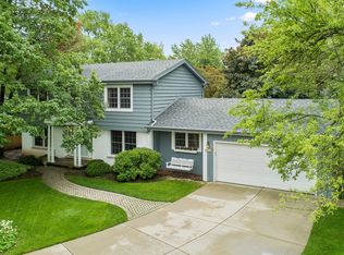 1126 Crestwood Dr, Northbrook, IL