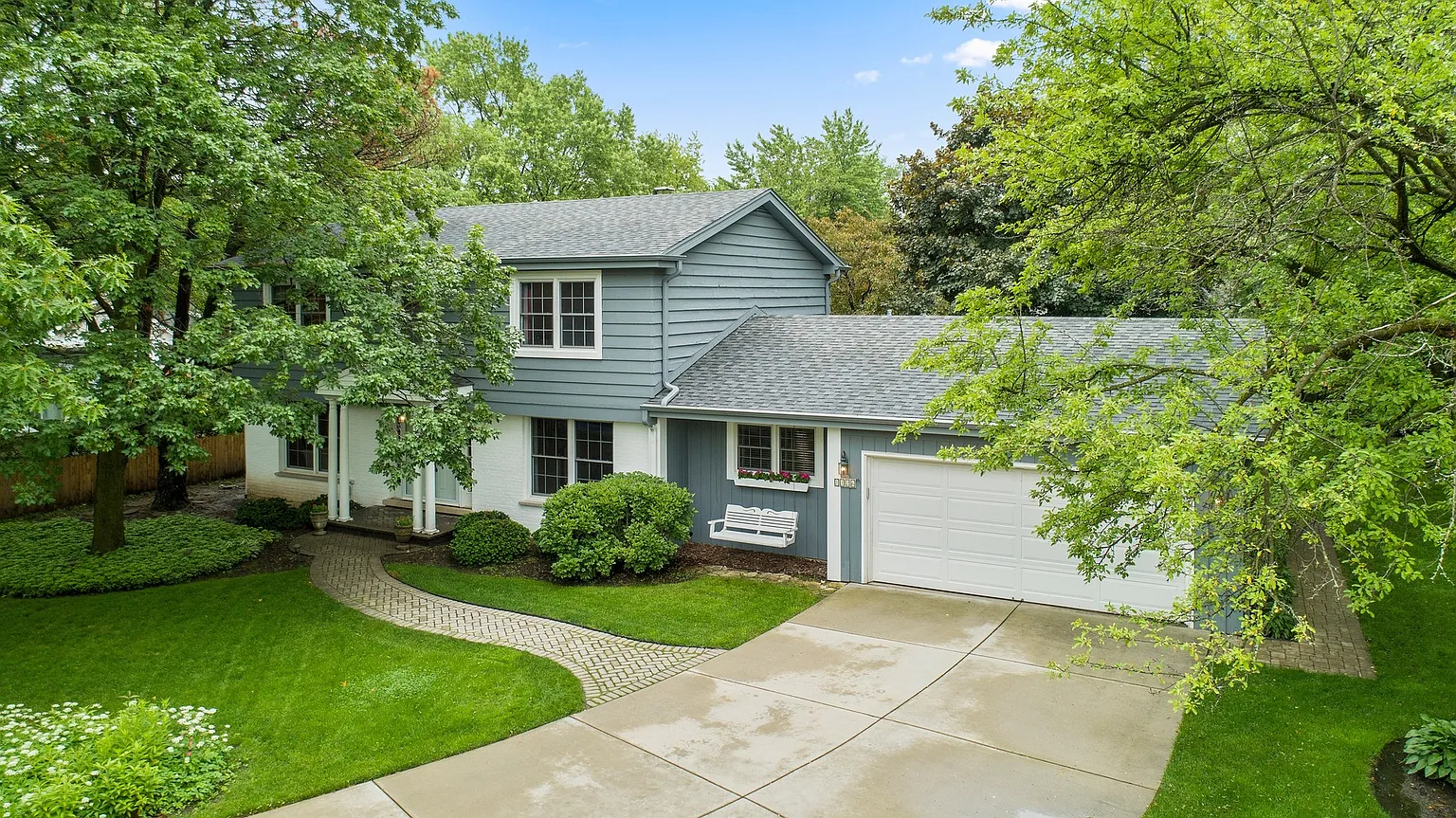 1126 Crestwood Dr photo 1